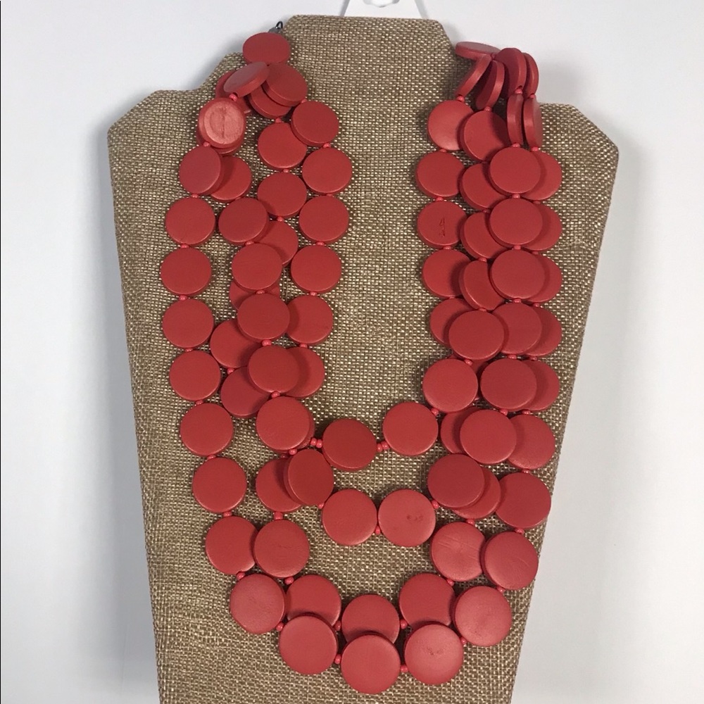 BEYA earrings and necklaces set in salmon color.